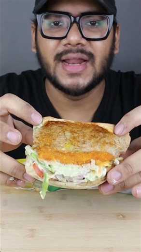 SUBWAY TANDOORI PANEER CRAVER BURGER REVIEW ₹169 | PANEER PATTY WITH TANDOORI MAYO | ONE BITE
