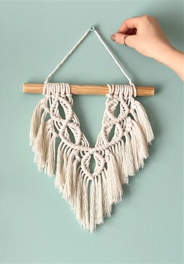 Macrame Wall Hanging. Find full tutorial for beginners on my YT channel - Resinandmacrame (link in bio). #diymacrame #bohodecor #walldecor #decoration #macrametutorial