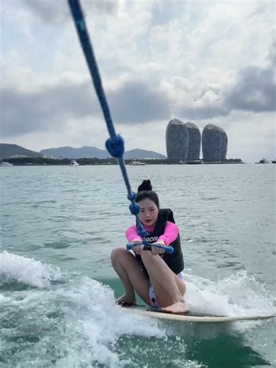 Exploring the Thrills of Surfing with Luotsong