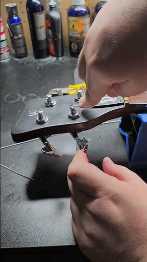 How to Restring a Bass#guitar #guitartok #guitarrepair #guitartech #bassguitar