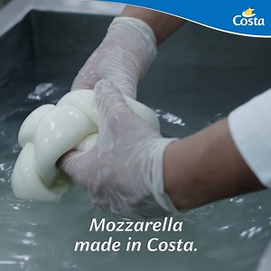 You can find buffalo mozzarella produced every day directly on board: an example of the ‘made in Italy’ craftsmanship and quality. Buon appetito! | Costa