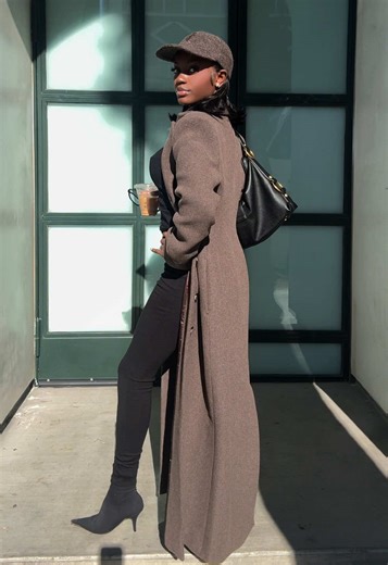 Casual coffee run carried by @GUESS #fitcheck #everydaybag #ootdinspo #outfitideas