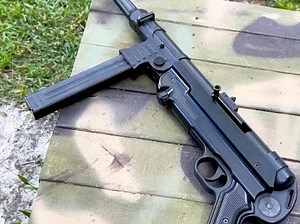 德国MP40冲锋枪实弹射击