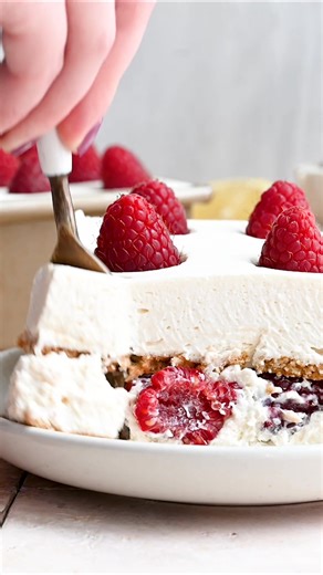 A NO BAKE icebox cake is the best dessert for summer! 🍋 👇 recipe in the comments 👇 | The Recipe Rebel