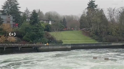 Kayaker dies near Ballard Locks