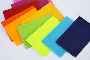 FORMcard, A Pocket-Sized Card Made of Meltable Bioplastic That Can Be Used For Simple Creations