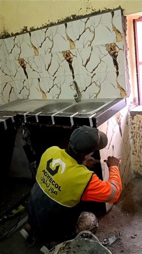 Professional installation of kitchen table and wall porcelain tiles – step by step