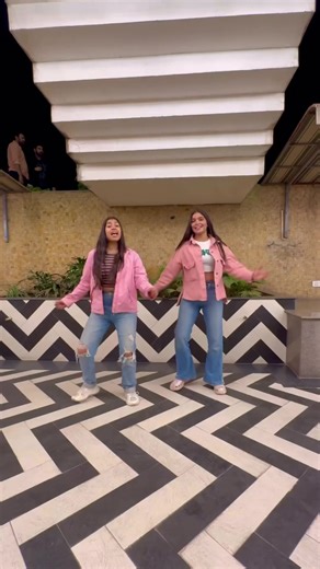 68K views · 2.7K reactions | @punjabidance85 朗❣️...... . . . . . .#punjabi #dance #videos #trending #vibes #songs #dance #video #viral | Punjabi Dance | Facebook