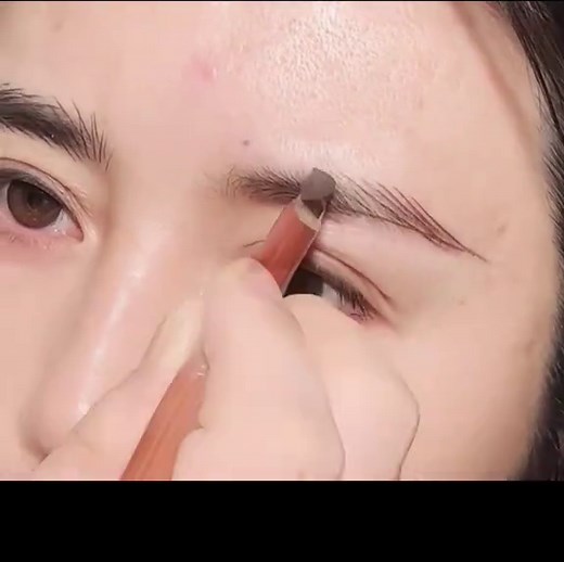 Beginner's Eyebrow Tutorial for Flawless Makeup