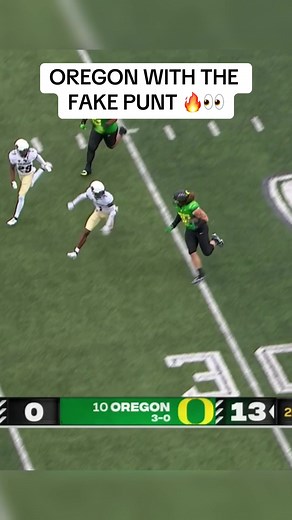 The punter really sold it 👏 #football #oregon #colorado #fake