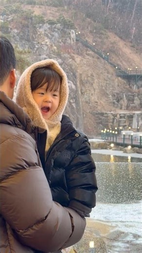 Gangwon-do's snowy landscape that makes you sing along☃️ #cutebaby #28monthsold #travelwithbaby