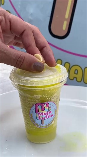 Refresca tu día con nuestra deliciosa paleta de mango biche con ese toque de sal, pimienta, limón y Tajín que tanto te gusta 😍 ¡Disponible hoy!