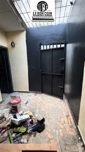 A LOUER ( disponible) Maison basse de 2 pièces (salon, chambre, cuisine, etc.) avec terrasse, située à Yopougon Micao, carrefour Deux Poteaux, secteur Cargill. Ce logement dispose de 2 WC et se trouve à proximité du 38ème arrondissement, des commerces et des transports en commun. LOYER : 80 000 FCFA. ☎️0504195483 ☎️07 08218078 ( whatsap) ☎️0101950890 Visite sur rendez-vous 📅 : (5.000) Lien télégramme : https://t.me/le_bon_coin_immobilier