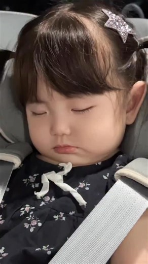 𝗞𝗶𝘁𝘁𝘆𝗹𝗶𝗶𝗼 on Instagram: "叫不醒🐣 . . 抖音：Wbkylvx . . #chinesekids #chinesebaby #kidsmodel #小红书#chinesefashion#cutephoto#happychildren#summer#sdaily#babyoutfit#ootd#kidslook#cutegirl#kidsoutfits#萌娃#chinesebeauty#fashionchina#Appearance#kid#atmosphere #kidsootd#Savephotos#chinatiktok#汉服#china#parenting#Kidsoutfit#中国宝宝#temperament#可爱"