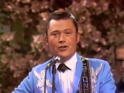 Stonewall Jackson - Waterloo (1959) The 1950s, an era marked by the blossoming of rock 'n' roll, doo-wop, and country music, saw the emergence of a song that managed to capture the essence of historical reflection and personal introspection: "Waterloo" by Stonewall Jackson. Released in 1959, "Waterloo" is a country ballad that draws parallels between the famous Battle of Waterloo, where Napoleon Bonaparte faced his ultimate defeat, and the inevitable defeats we face in our personal lives, partic