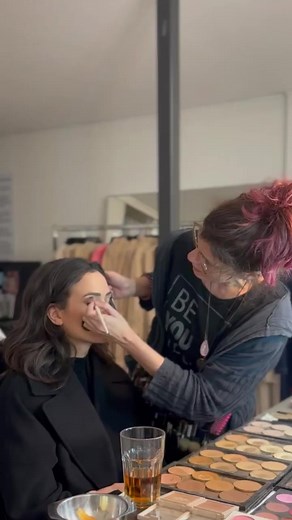 3K views · 58 reactions | Behind the scenes | tijdens mijn fotoshoot voor SS23.⁠ Grafische, kleurrijke prints met groen als trendkleur:⁠ in een ultra-stretch jersey of semi-transparant voile.⁠ ⁠ NU online verkrijgbaar: WWW.MARTVISSER.NL | Mart Visser | Facebook