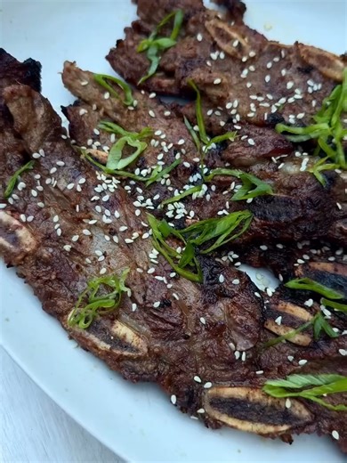 https://littleferrarokitchen.com/kalbi-beef-bowl-with-kimchi-korean-short-ribs/ Kalbi beef AKA Korean short ribs are tender, meaty, savory and ono-licious as they say in Hawaii! Flanken cut short ribs are marinated in a flavorful sweet and savory mixture including pear, garlic and ginger. Once grilled, serve the kalbi ribs with rice and kimchi. #recipesoftiktok #cookinghack #comfortfood #cookinghacks #easyrecipe #hawaiian #hawaiianfood