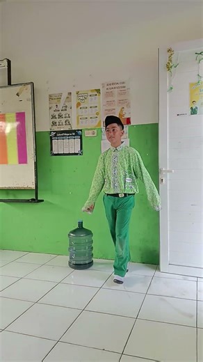 Siswa paling ganteng nih di kelas 5A