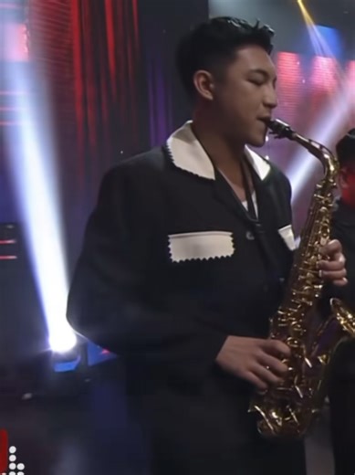 Darren playing the saxophone🎷 Grabe ka na! You always amaze us with your talent, D. We're so proud of you. #nocopyrightinfringementintended credits to the owner of this video #DARREN #DarrenEspanto #trend #fyp @Darren Espanto