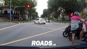 Silver Toyota Wish driver beats the red light causing this hit and run with food delivery rider. This would have been a bad accident if the delivery rider was not alert and braked hard and turned away. Happened on 20/8/20 at 1820hrs along Admiralty Link. Thank you to those that stopped and assisted the rider. | ROADS.sg