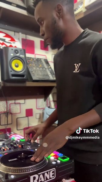 Street Freestyle: DJ Scratch and Rap Dance Mix