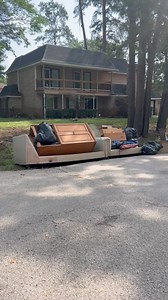 So very sad. Hundreds of families in River Plantation in Conroe are recovering after severe flooding, 200 homes took on water. Streets are now lined with debris. ➡️ https://www.click2houston.com/news/local/2024/05/06/river-plantation-community-comes-together-to-help-families-affected-by-flooding/ | KPRC2 Cathy Hernandez