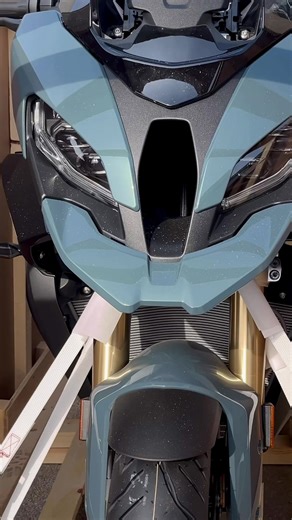 Vi piace la nuova colorazione della S 1000 XR? #s1000xr #unbox #bmwmotorrad #moto @peppe.cali17