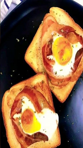Air Fryer Breakfast: Eggs, Bacon and Toast Made Together