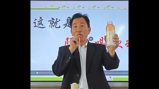 When physics becomes wizard’s magic in Harry Potter’s world! Physics teacher from middle school in #Ningxia knows how to steer his students along. He can make drinks in cup disappear without using straw, he makes fire without lighter; every of his lessons become an annual spring gala. To say this plain, good teacher is someone who knows how to draw attention! | T-Time HK