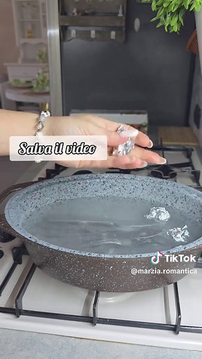 Pulire l'argento annerito con metodi naturali