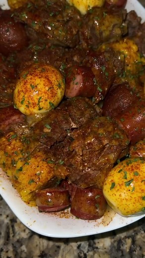 Have you ever had a turkey neck boil? 1000/10 Highly Reccommened😂🔥🥵 #dinner #recipes #chefbae #turkeynecks #turkeyneckboil #soulfood #seafoodboil #foodie