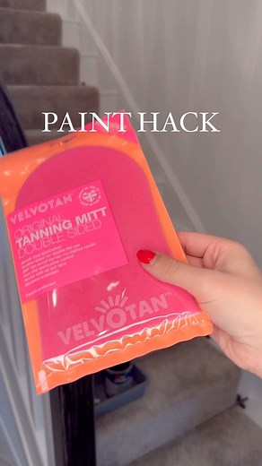 Ashley Gray on Instagram: "🖤 PAINT HACK 🖤 I felt so proud of myself with this lightbulb moment and genius idea that I nearly knocked the paint over the stairs as I ran to text Iain and tell him 😂💡 I used a fake tan mitt to give the perfect finish to the staircase.. painting black is always tricky with brush marks but the mitt gave such a smooth finish! 😍 I also used a mitt to paint the spindles, it took a quarter of the time and is a total game changer! 🙌🏻 Could you imagine how quickly th