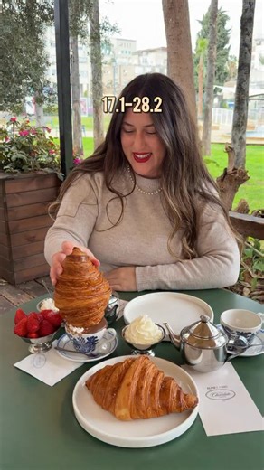 ‎Liran Rozen | לירן רוזן‎ on Instagram‎: "⁨ השוקו מפריז הגיע לארץ! 🇫🇷✨ קפה עלמה משיקים את עונת השוקולד!🍫 אסתטיקה אירופאית, זמן אישי ושוקו עשיר. תאריכים: החל מהיום! 17.1-28.2 מחיר: צילמתי תפריט מלא בסרטון! לזוגי- 99₪ בעיניי ממש שווה🍓 רשימת סניפים: (להתעדכן בשעות הפתיחה לפי הסניף הקרוב אליכם 🫶🏻) עלמה נווה צדק- שבזי 55 עלמה גן מאיר- טשרניחובסקי 22 א׳ עלמה רחובות- ש. בן ציון 49 קניון עזריאלי הנגב צומת אלי כהן עלמה ראשון לציון- הכרמל 22 שדרות- עמק איילון 28 מרכז אשטרום עלמה צומת כפר ברוך- צומת