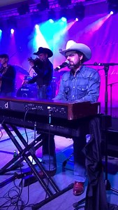 Rick Trevino (Official)..LIVE.. from San Antonio...yeah this one will bring back some memories...... 90's Country coming straight at you , and a #1 Billboard hit ! #SheCantSayIDidntCry ! | Texas Music Pickers