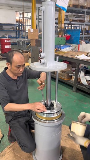 Hydraulic cylinder assembly series – I post videos every day to help everyone remember me better. If you have any custom hydraulic cylinder needs, feel free to contact me! #hydraulic #hydraulicsystem #equipment #heavyequipment #industrialdesign #customized #customsolutions #hydraulicpowerunit #bottlecappingmachine #punchingmachine #injectionmoldingmachine #injectionmolding #shearingmachine #hydraulicaccessories #hydrauliccylinder #hydrauliccylinders #cncmachining #b2bsolutions #industrialhydraul