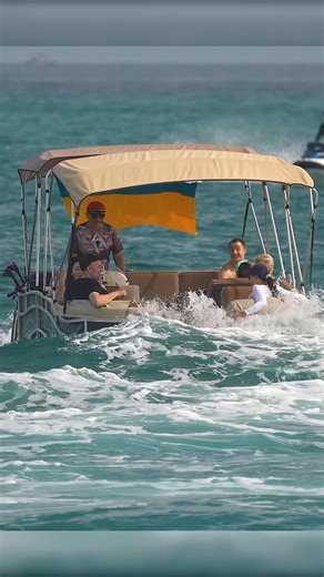 641K views · 890 reactions | What Pontoon Captain Thinking!藍 | Haulover Inlet ➡️ Follow roughinlets for more original boat action videos! #roughinlets #hauloverinlet #boyntoninlet #boyntonboats #bocainlet #bocaboats #wavyboats #hauloverboats #Miami #boatzone #boatsvshaulover #boatsdaily | roughinlets | Facebook