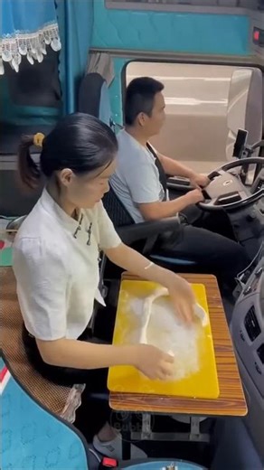 Truckers in China Live with Their Wives in Trucks #facts