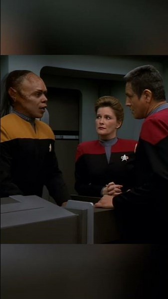 He Had A Hunch - Star Trek Voyager (S02E24) | 🛸Sci-Fi-Files #scifi