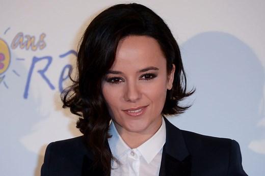 Alizée : ses succès, sa vie... Biographie de la chanteuse star des années 2000