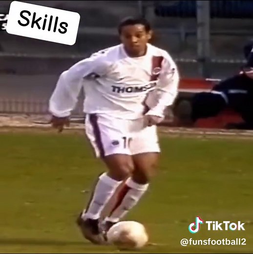 Best Ronaldinho Skills Compilation