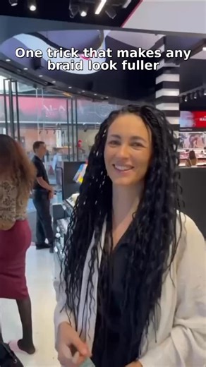 Nika • Braids & Vibes on Instagram: "Thin hair. Sparse hair. Braid like a rope. Sound familiar? There’s one technique that changes everything. It’s called «pancaking» — stretching. The idea is simple. After the braid is done — you gently pull out the edges of each link. Not the whole strand — just the edges. With two fingers. Carefully. The braid becomes twice as wide. And it doesn’t fall apart. And it holds. Here’s how to do it right. Start from the bottom. From the last link. Pull the edges — 