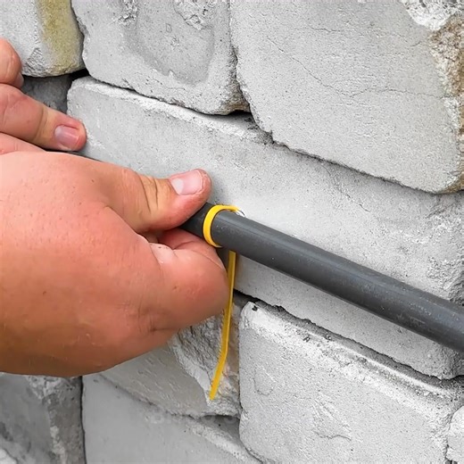 110K views · 148 reactions | Montage facile de tuyaux sur un mur de briques 隣 | Brico Sympa | Facebook