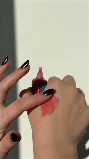 El Hydromaniac Blush Glow de Urban Decay es lo que necesitas si quieres un efecto buena cara YA DE Y