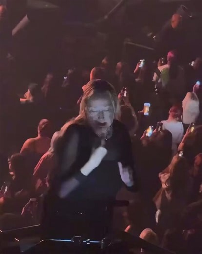 The sign language interpreter at Jackson Wang’s Los Angeles concert got emotional during the performance of “Sophie Ricky” a song he made for his parents.