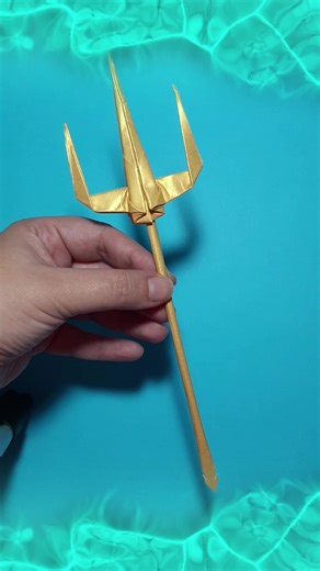 Aquaman Trident Origami (Tridente de Aquaman) #origami #diy #papercraft #foryou #manualidadesfaciles #fypシ #tutorial #origamitutorial #aquaman #paperfolding #handmade #handwork #jasonmomoa #universodc #comic#handicraft #trident #tridente #origamichallenge #easyorigami #pasoapaso #stepbystep #aquamantrident #foryoupage #paper_origami #manualidadestiktok #easy #papiroflexia #gold #gurufefa #fefa #parati #оригами #折り紙 #摺紙 #трезубец #аквамен #海王 #아쿠아맨 #アクアマン #dc #dccomics #dcuniverse @dc @dcsuperher