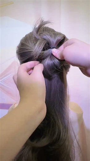 Quick & Chic Half-Up Half-Down Hairstyle Guide