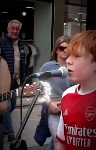 Young ed sheeran busking in the street 🎶 🔥#fyp #performance #busker #singing #fyp #performanc #music #live #reelsvideo #reelsfb #viralvideo #fyp | Music.avenue_