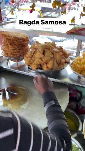 Ramnagar ke Famous Sindhi Ragda Samosa #indianfood #sindhifood #ragdasamosa #Ramnagar #suratfoodies #viralreels #trending #streetfood | foodie_addicted
