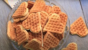 Najbolji recept za BAKIN kolač - od ove mere dobije se oko 100 komada: Postao je popularan svuda u svetu