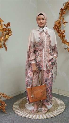 Kelasmodelling.id Bengkulu on Instagram: "Open Registration Kelasmodelling.id Bengkulu Batch 1 Hari : Minggu Tanggal : 12 April - 2 Agustus 2026 Jam : 10.00 - 12.00 Loc : Susy Enterprise Bengkulu ✅ Catwalk Class ✅ Make Up Class ✅ Photoshoot Session ✅ Public Speaking Class ✅ Kelas Kepribadian ‼️Garansi Job Fashion Show‼️ ✨ Hadiah menjadi model fashion show bergengsi untuk Best Student✨ For more info or book seat, kindly WhatsApp 0813-9424-629 #modellingschool #catwalk #catwalkmodel #photoshootses